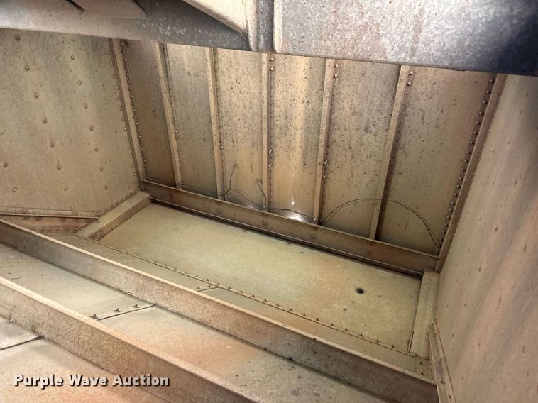 image for item EJ8982 1998 Wilson DWH-400 grain trailer