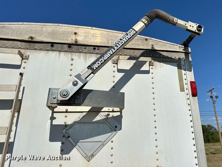 image for item EJ8982 1998 Wilson DWH-400 grain trailer