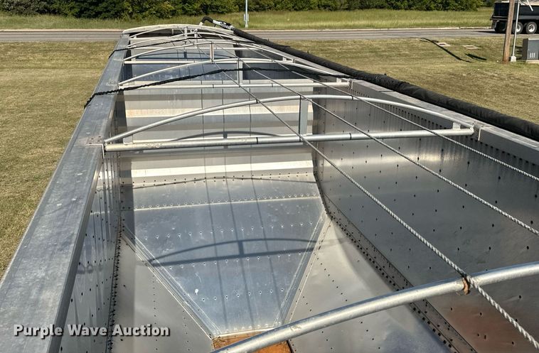 image for item EJ8982 1998 Wilson DWH-400 grain trailer