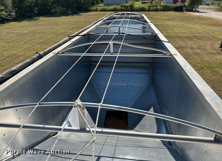 image for item EJ8982 1998 Wilson DWH-400 grain trailer