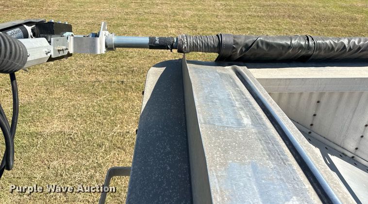 image for item EJ8982 1998 Wilson DWH-400 grain trailer