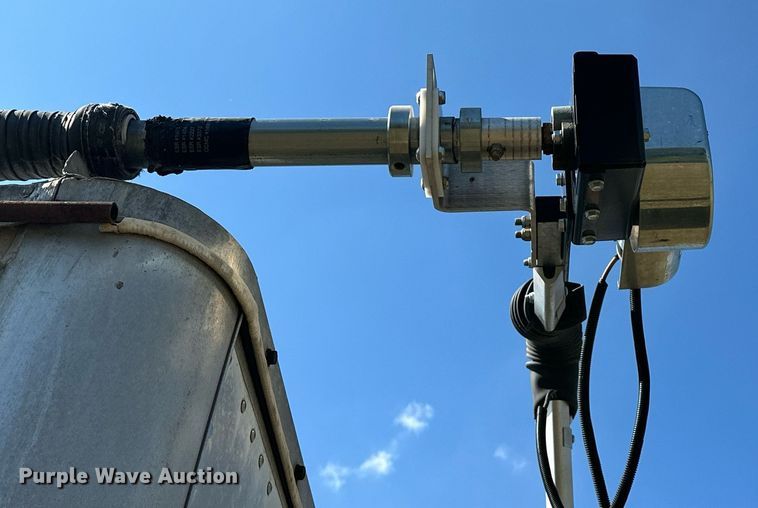 image for item EJ8982 1998 Wilson DWH-400 grain trailer