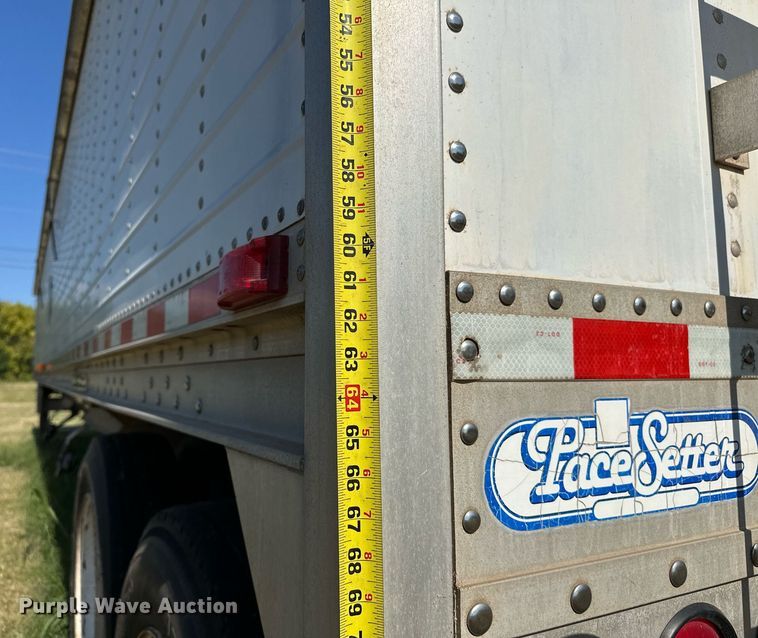 image for item EJ8982 1998 Wilson DWH-400 grain trailer