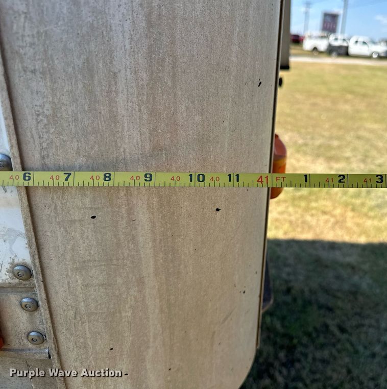 image for item EJ8982 1998 Wilson DWH-400 grain trailer