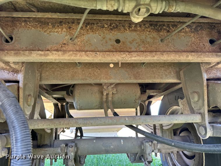 image for item EJ8982 1998 Wilson DWH-400 grain trailer