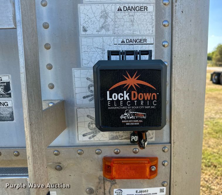 image for item EJ8982 1998 Wilson DWH-400 grain trailer