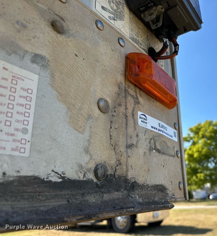 image for item EJ8982 1998 Wilson DWH-400 grain trailer