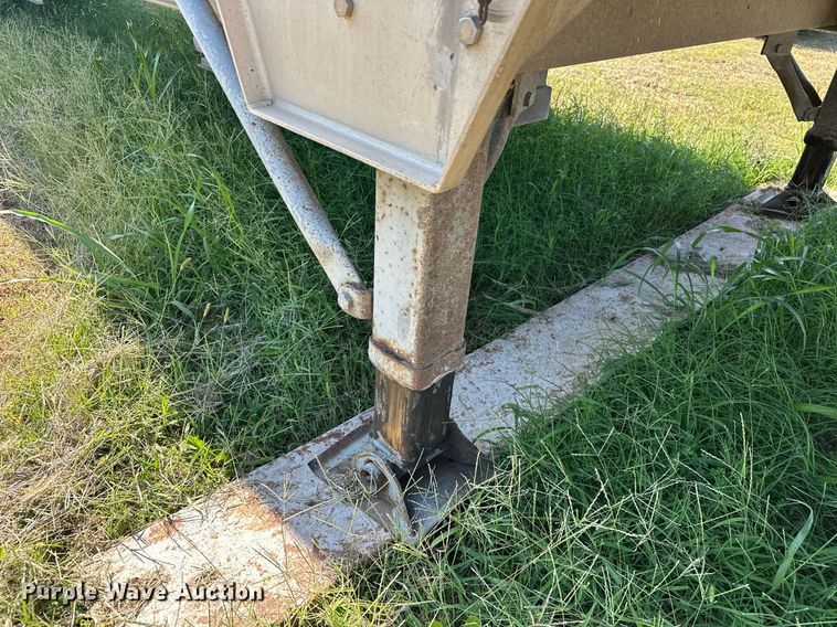 image for item EJ8982 1998 Wilson DWH-400 grain trailer