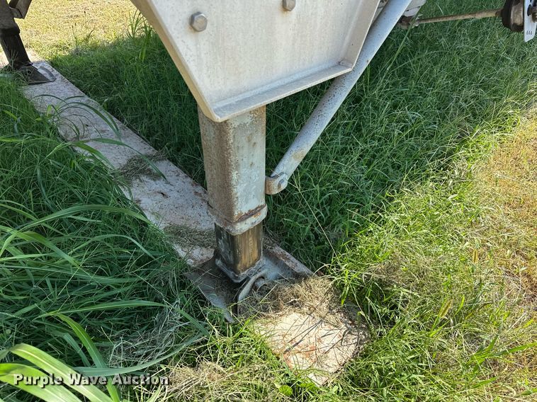 image for item EJ8982 1998 Wilson DWH-400 grain trailer