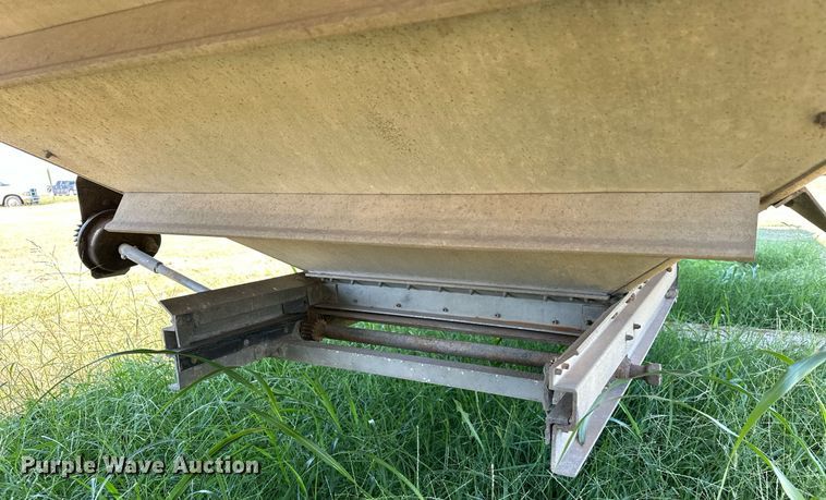 image for item EJ8982 1998 Wilson DWH-400 grain trailer