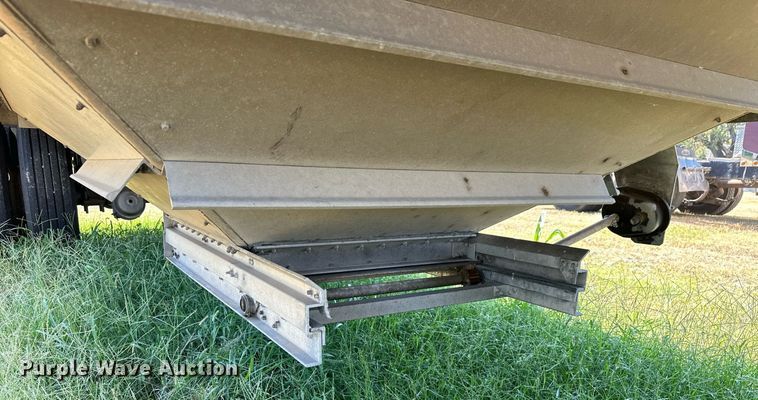 image for item EJ8982 1998 Wilson DWH-400 grain trailer