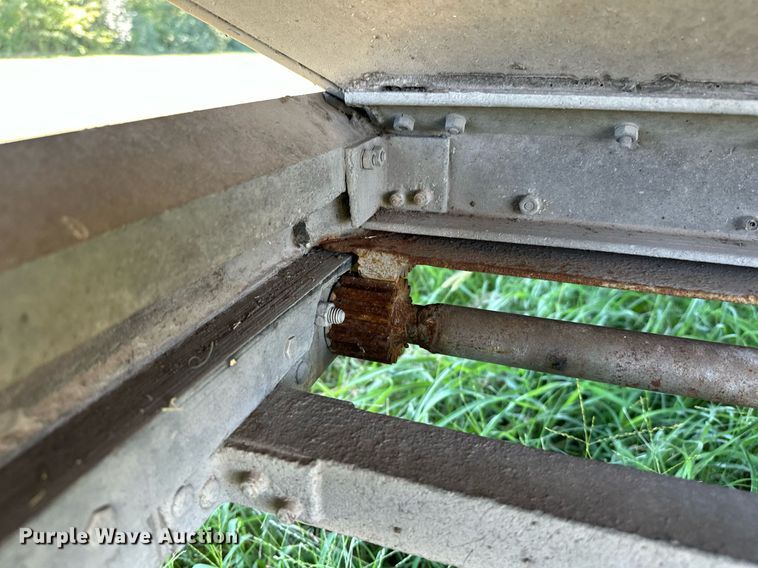 image for item EJ8982 1998 Wilson DWH-400 grain trailer