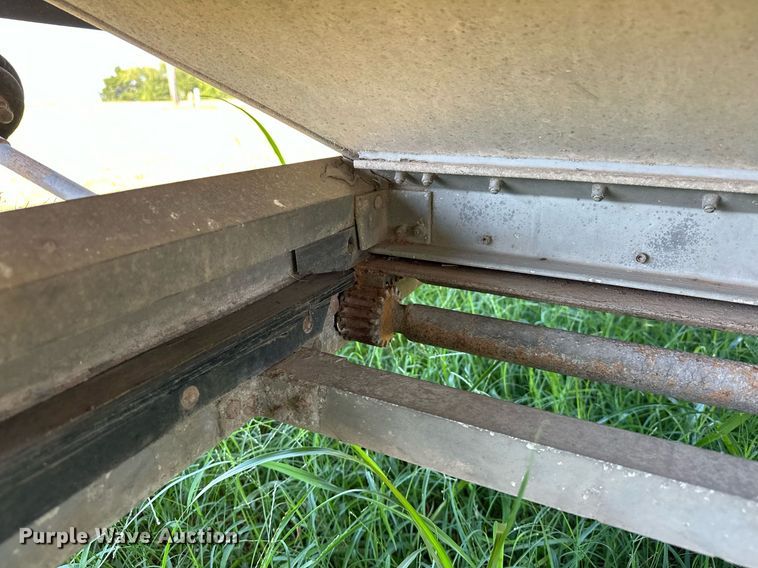 image for item EJ8982 1998 Wilson DWH-400 grain trailer