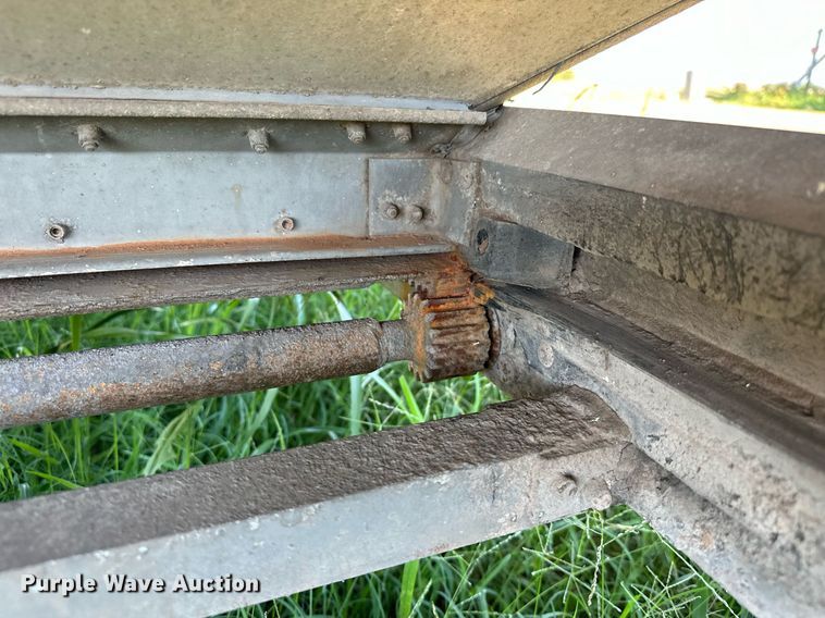 image for item EJ8982 1998 Wilson DWH-400 grain trailer