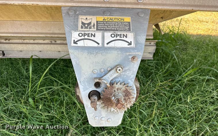 image for item EJ8982 1998 Wilson DWH-400 grain trailer