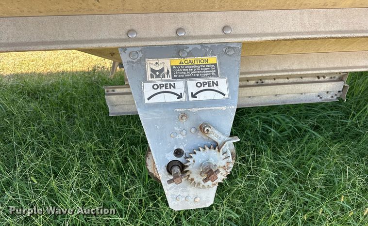 image for item EJ8982 1998 Wilson DWH-400 grain trailer