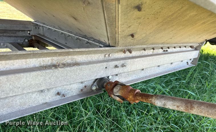 image for item EJ8982 1998 Wilson DWH-400 grain trailer