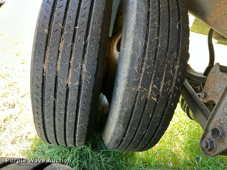 image for item EJ8982 1998 Wilson DWH-400 grain trailer