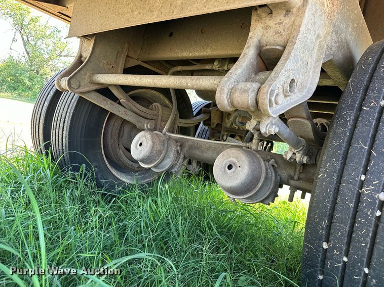 image for item EJ8982 1998 Wilson DWH-400 grain trailer