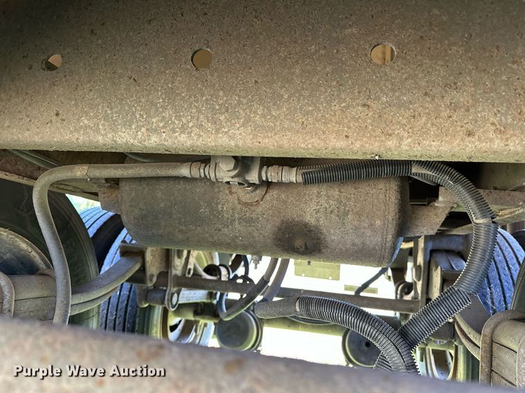 image for item EJ8982 1998 Wilson DWH-400 grain trailer