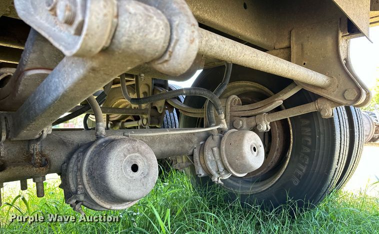 image for item EJ8982 1998 Wilson DWH-400 grain trailer