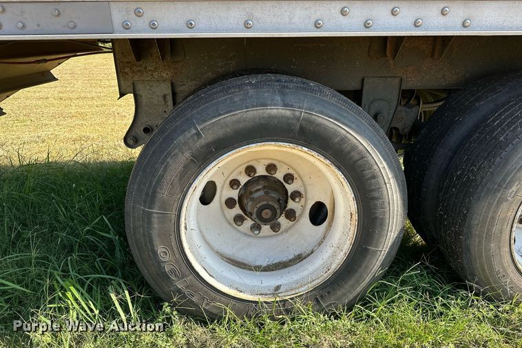 image for item EJ8982 1998 Wilson DWH-400 grain trailer