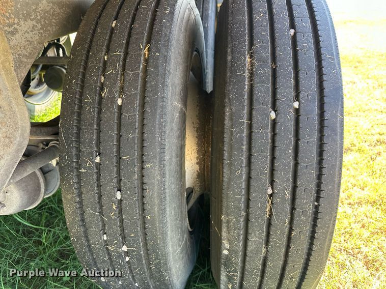 image for item EJ8982 1998 Wilson DWH-400 grain trailer