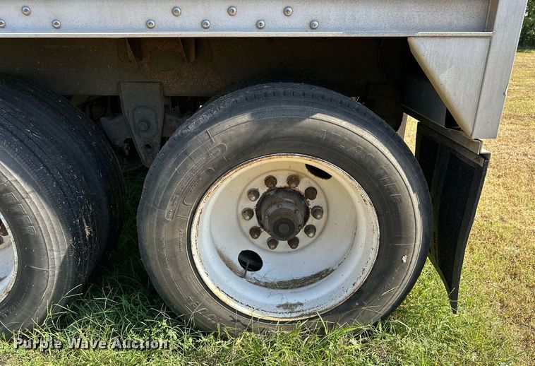 image for item EJ8982 1998 Wilson DWH-400 grain trailer