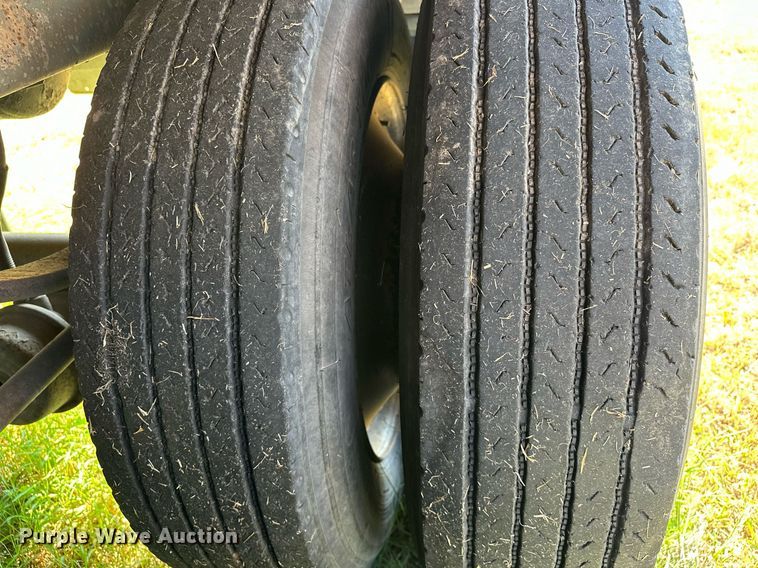 image for item EJ8982 1998 Wilson DWH-400 grain trailer