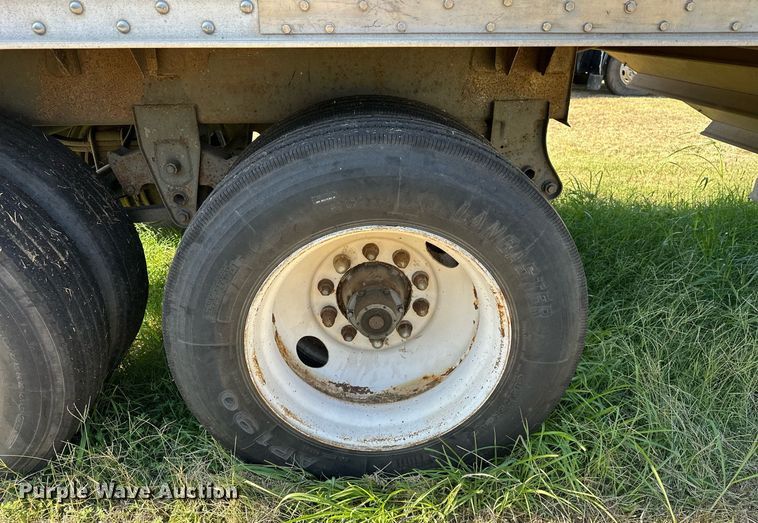 image for item EJ8982 1998 Wilson DWH-400 grain trailer