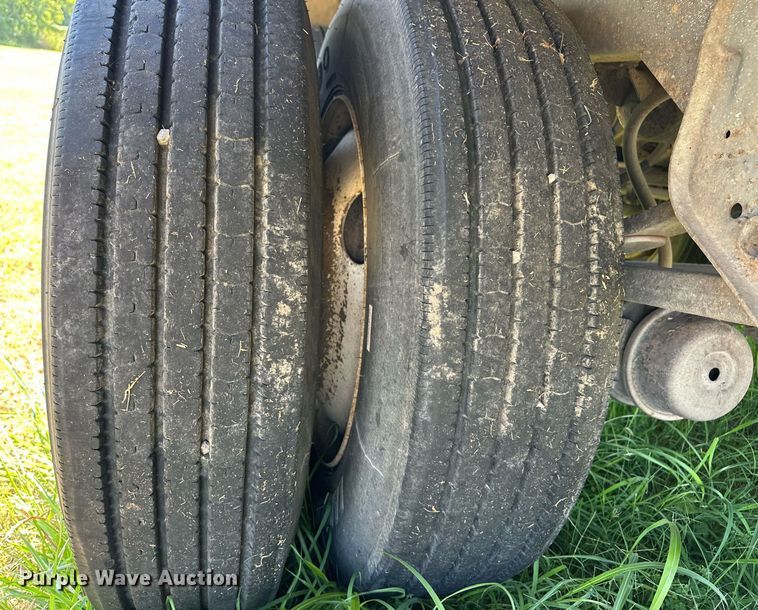 image for item EJ8982 1998 Wilson DWH-400 grain trailer