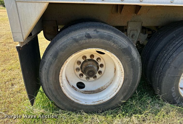 image for item EJ8982 1998 Wilson DWH-400 grain trailer