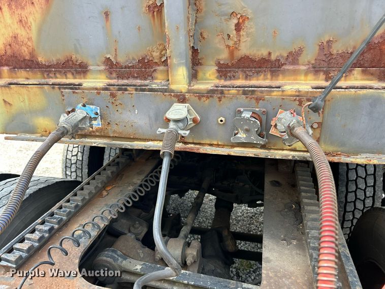 image for item EK3287 1991 Dynaweld M871A2 flatbed trailer