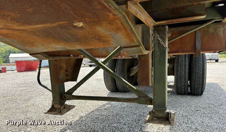 image for item EK3287 1991 Dynaweld M871A2 flatbed trailer