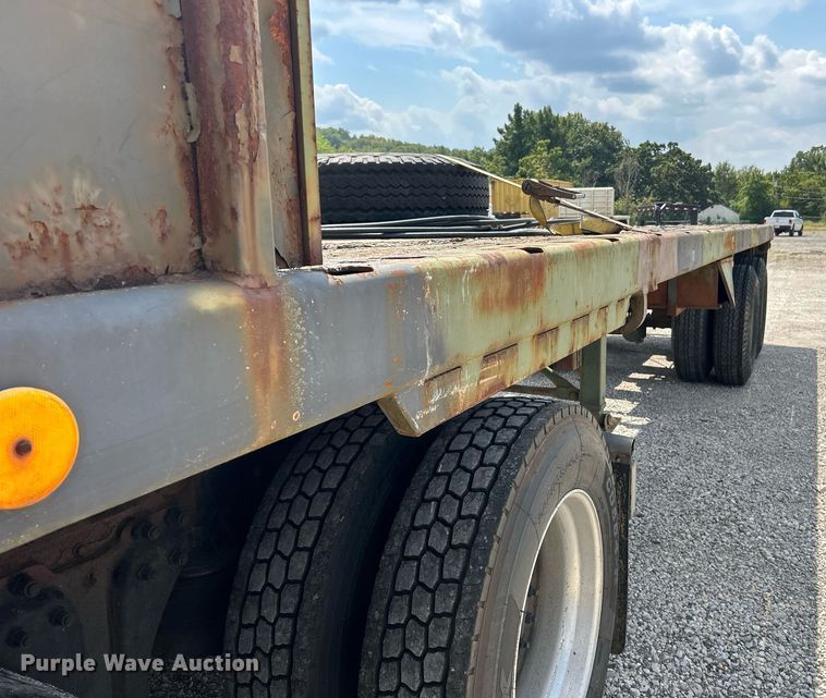 image for item EK3287 1991 Dynaweld M871A2 flatbed trailer