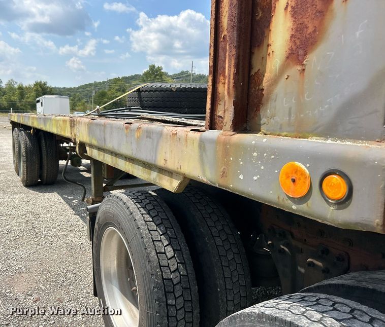 image for item EK3287 1991 Dynaweld M871A2 flatbed trailer