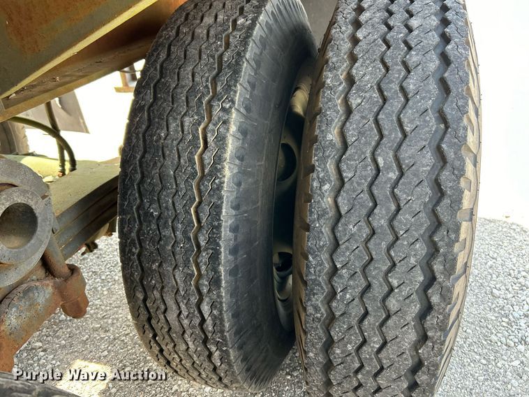 image for item EK3287 1991 Dynaweld M871A2 flatbed trailer