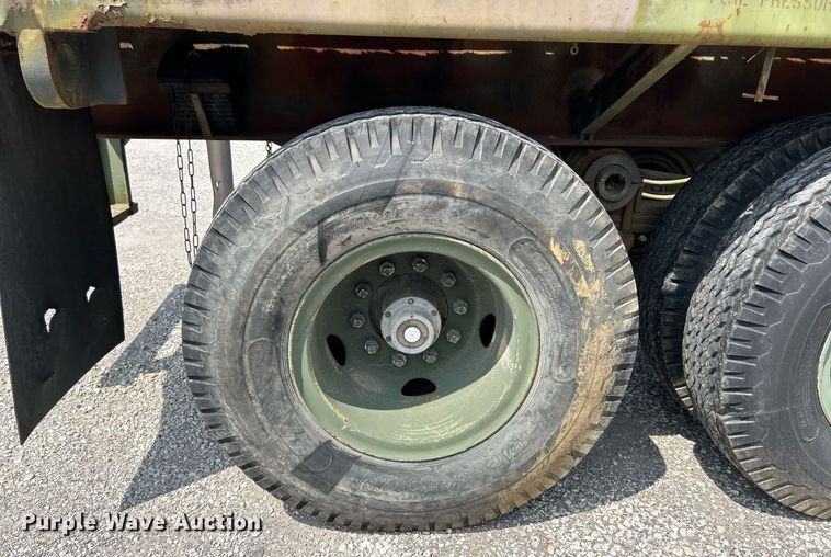 image for item EK3287 1991 Dynaweld M871A2 flatbed trailer