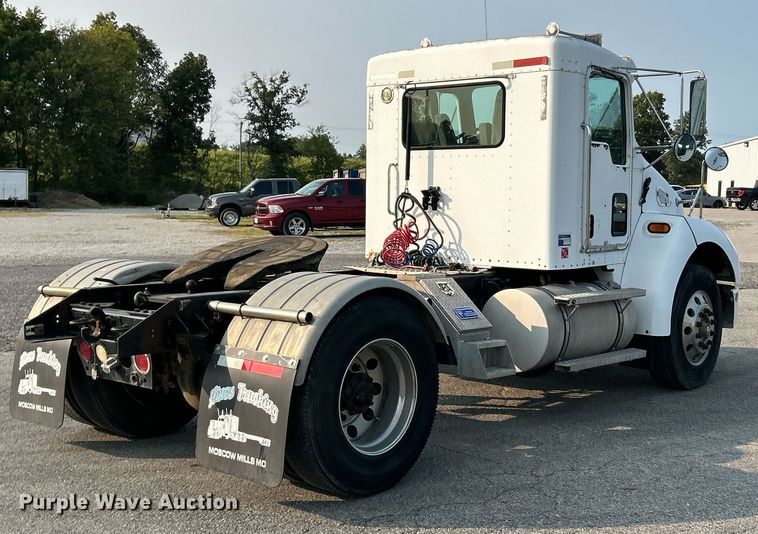 image for item EK3289 2004 Kenworth  T300 semi truck