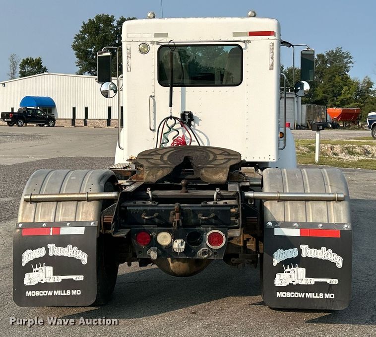 image for item EK3289 2004 Kenworth  T300 semi truck