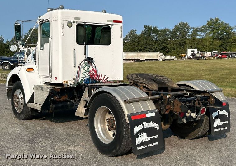 image for item EK3289 2004 Kenworth  T300 semi truck