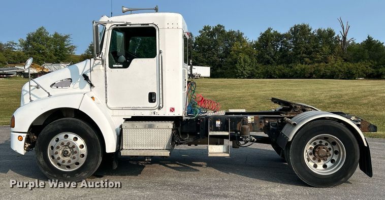 image for item EK3289 2004 Kenworth  T300 semi truck