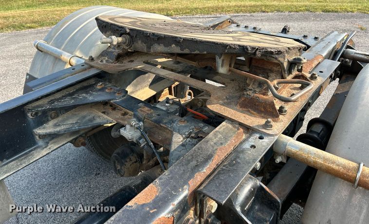 image for item EK3289 2004 Kenworth  T300 semi truck