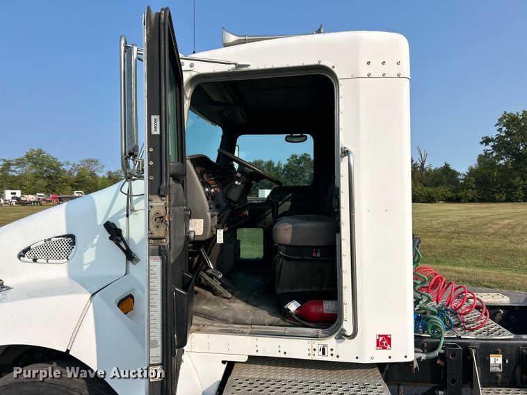 image for item EK3289 2004 Kenworth  T300 semi truck