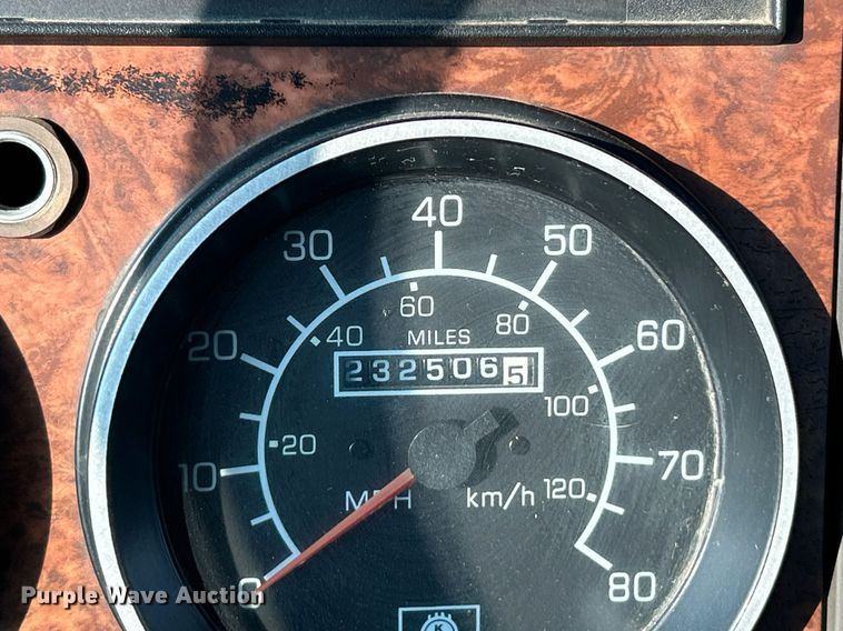 image for item EK3289 2004 Kenworth  T300 semi truck