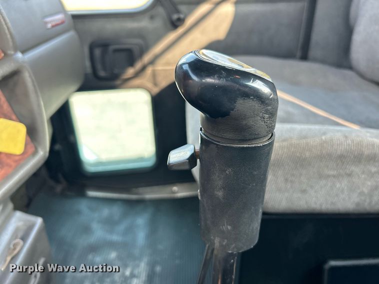 image for item EK3289 2004 Kenworth  T300 semi truck