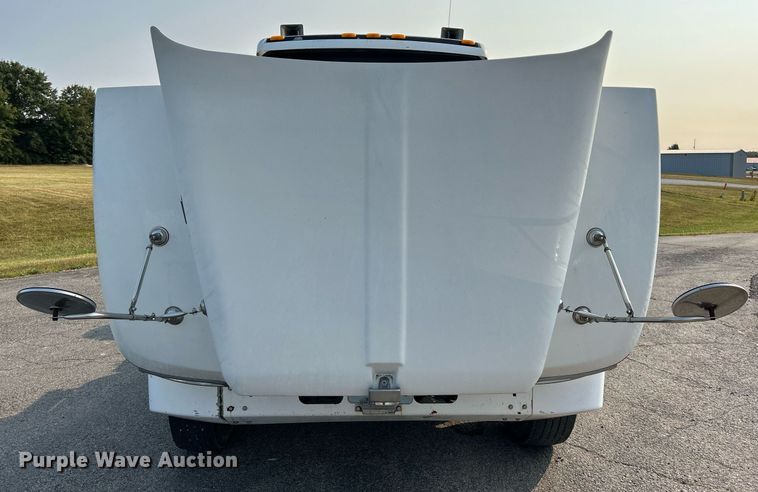 image for item EK3289 2004 Kenworth  T300 semi truck