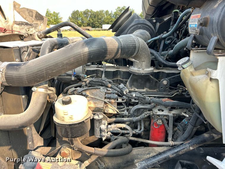 image for item EK3289 2004 Kenworth  T300 semi truck