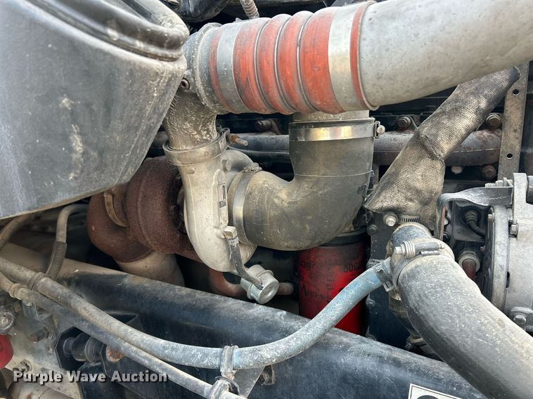 image for item EK3289 2004 Kenworth  T300 semi truck