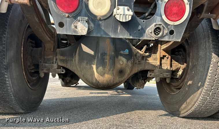 image for item EK3289 2004 Kenworth  T300 semi truck